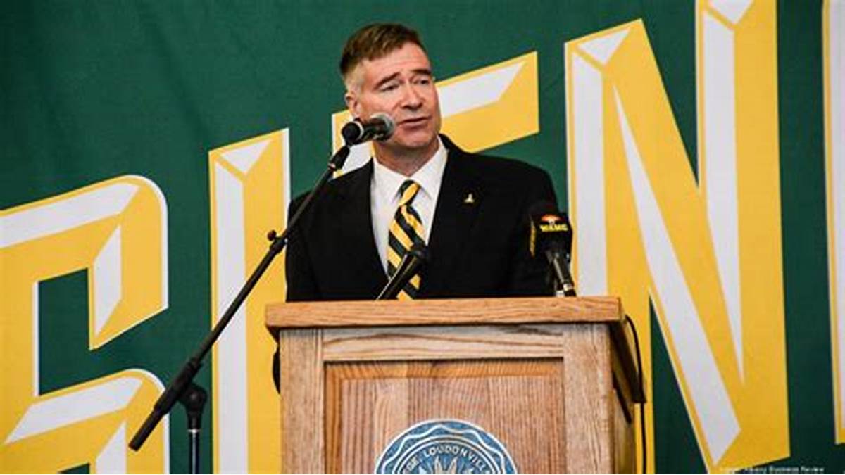 Chris Gibson at Siena College podium